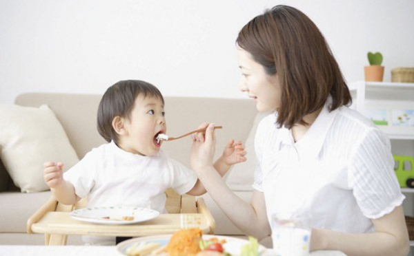 Dưỡng chất cần thiết cho trẻ suy dinh dưỡng tăng cân vù vù